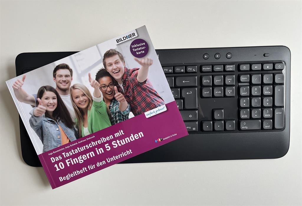 Tastatur mit Lehrbuch